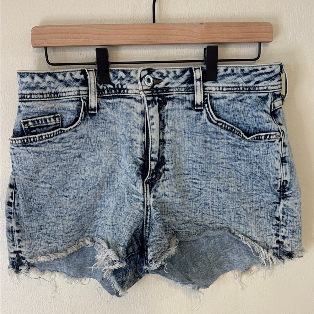 Distressed Light Wash Denim Women’s Shorts - Blue